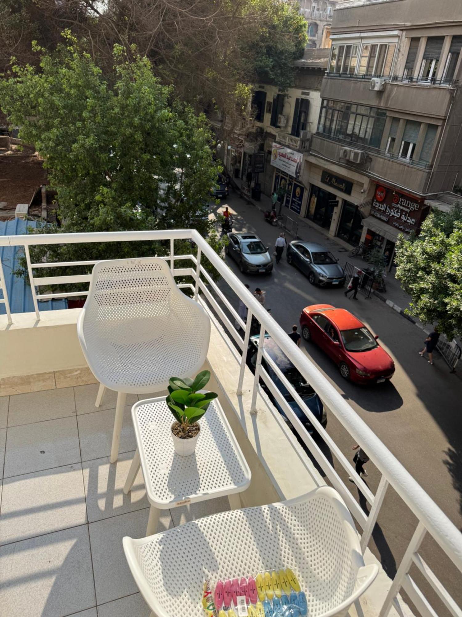 Elegant In Lively Zamalek Apartamento *