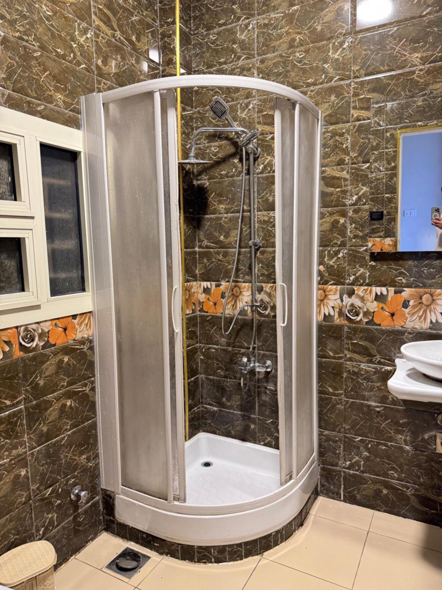 Elegant In Lively Zamalek Appartement